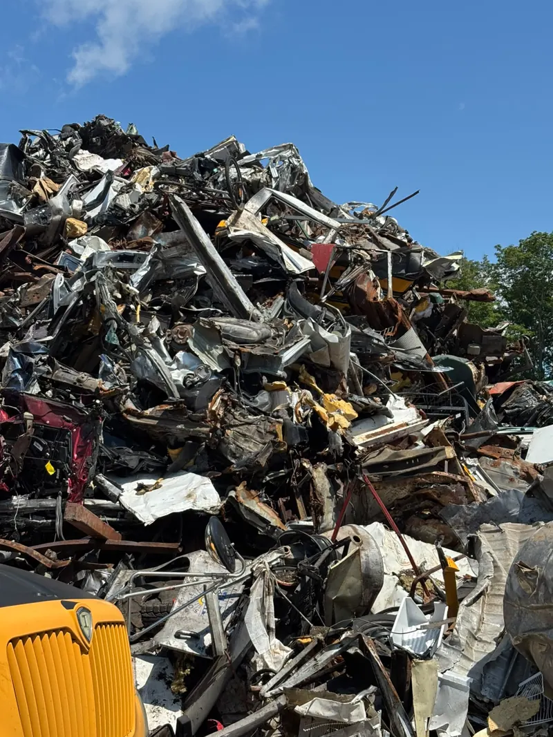 Pile de ferraille et de métal recyclé à Saint-Jean-sur-Richelieu