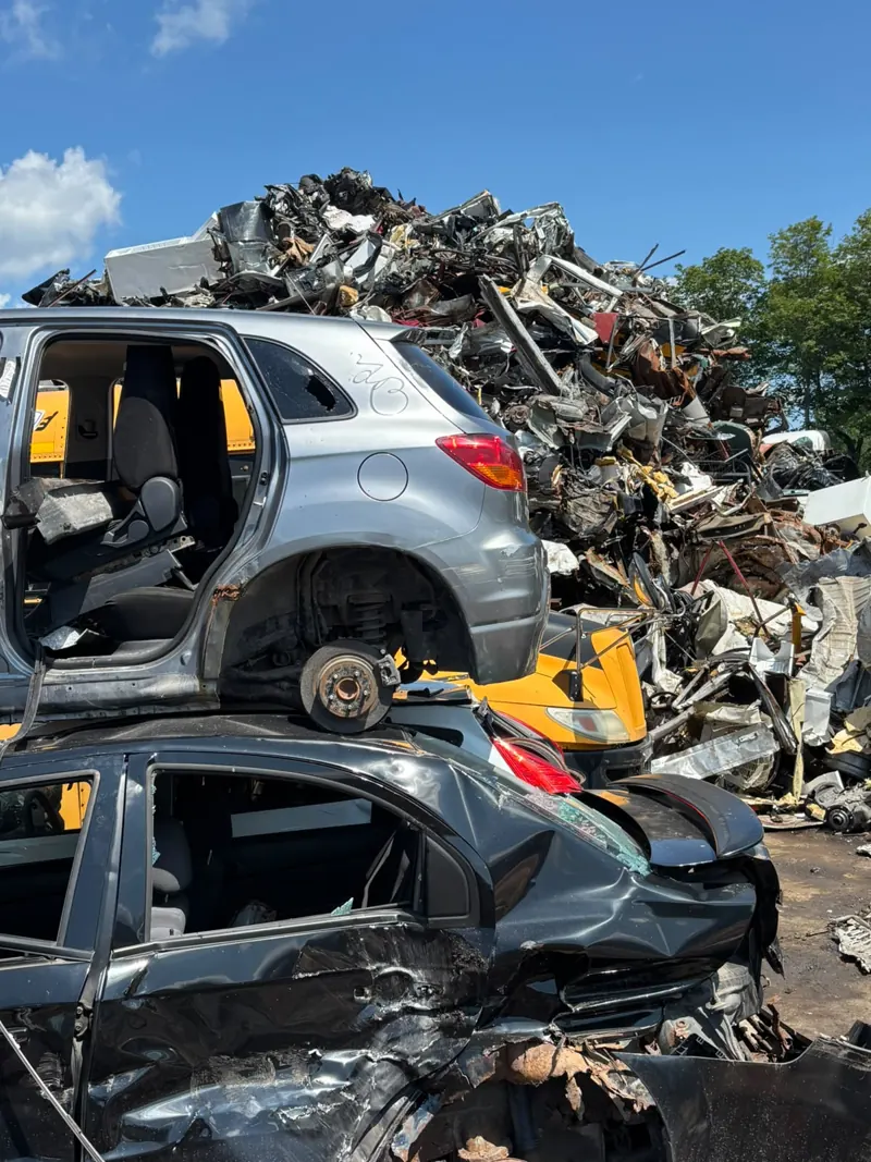 Stripped SUV with no wheels or doors in front of a scrap pile in Saint-Jean-sur-Richelieu